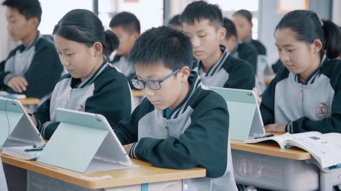 正越 直行 智慧 取勝 鄭州高新區(qū)八一中學(xué)創(chuàng)建 智慧課堂 紀(jì)實(shí)